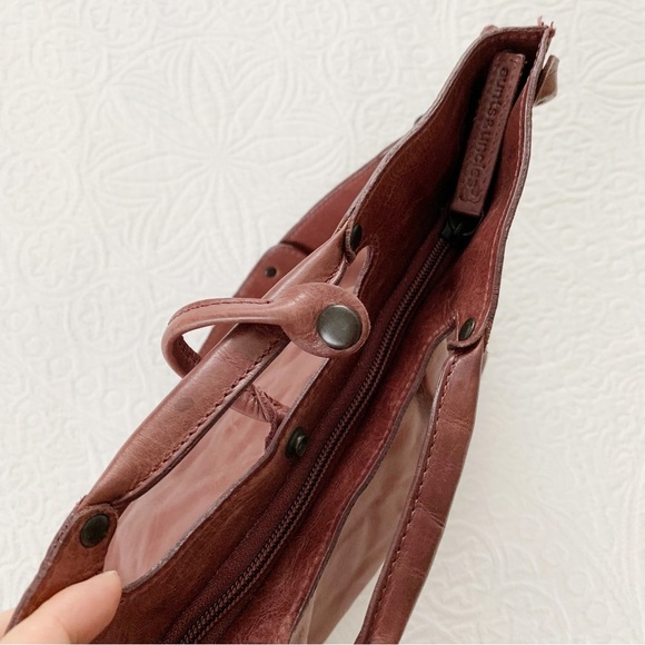 Aunts & Uncles Mrs. Muffin Shoulder Bag - Picture 7 of 12